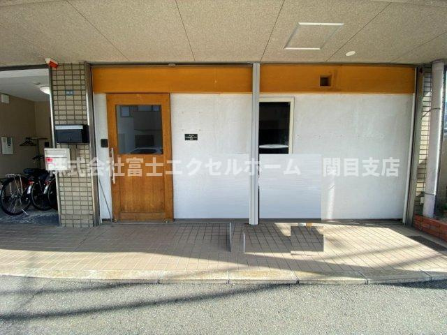クリスタルコートの外観