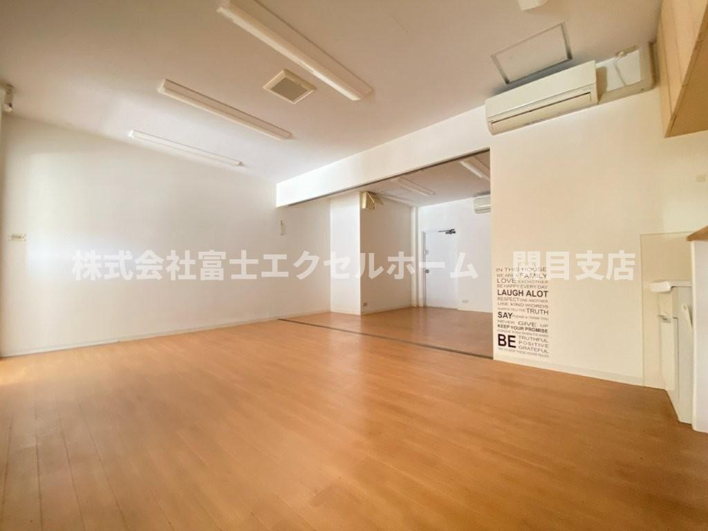クリスタルコートの内装