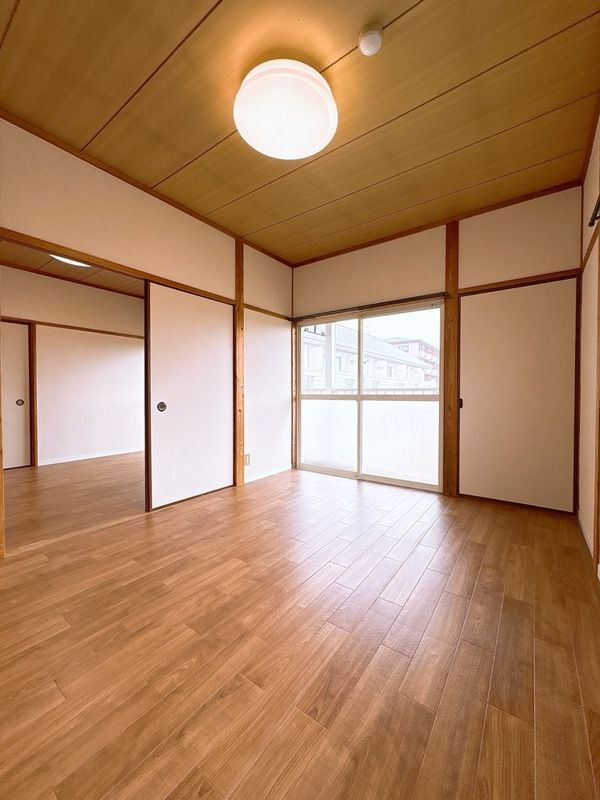 福岡市西区福重２丁目のアパートの居間・リビング