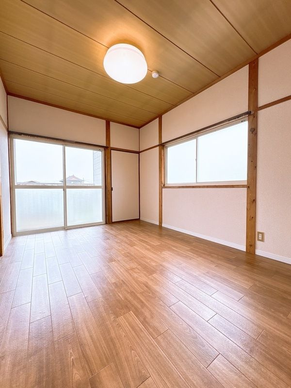 福岡市西区福重２丁目のアパートの居間・リビング