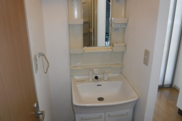 川崎市中原区木月伊勢町のアパートの独立洗面台|他のお部屋の参考写真です。