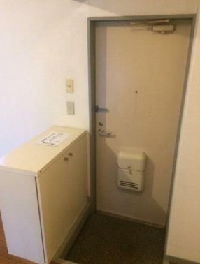 フロムセカンドの玄関
