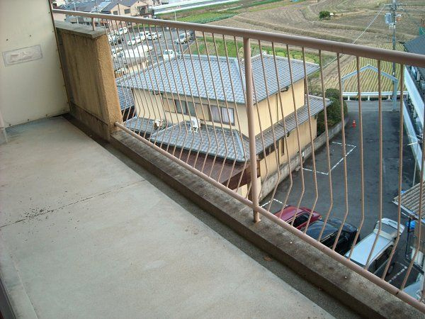 ロイヤルハイツ秀のバルコニー