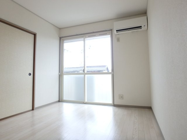 岡山市南区万倍のアパートの洋室