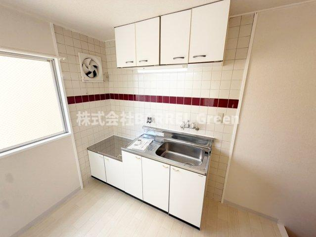 ハイツ上新第三西淡路のキッチン
