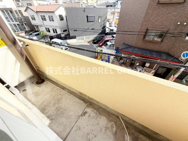 ハイツ上新第三西淡路のバルコニー