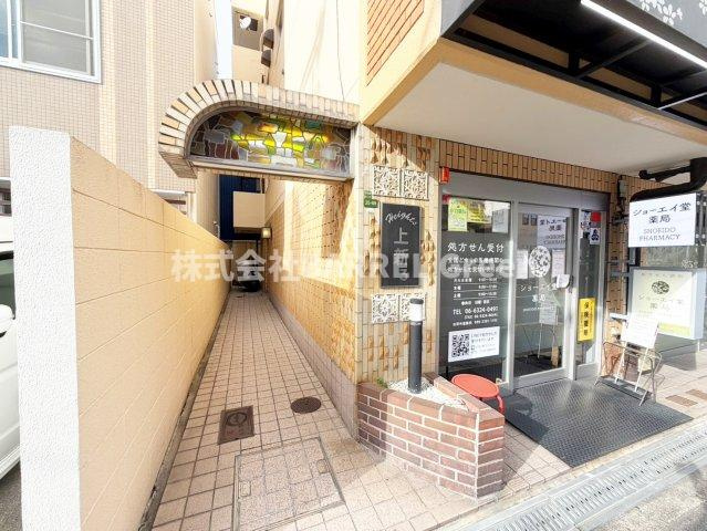 ハイツ上新第三西淡路のエントランス