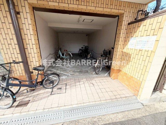 ハイツ上新第三西淡路の玄関