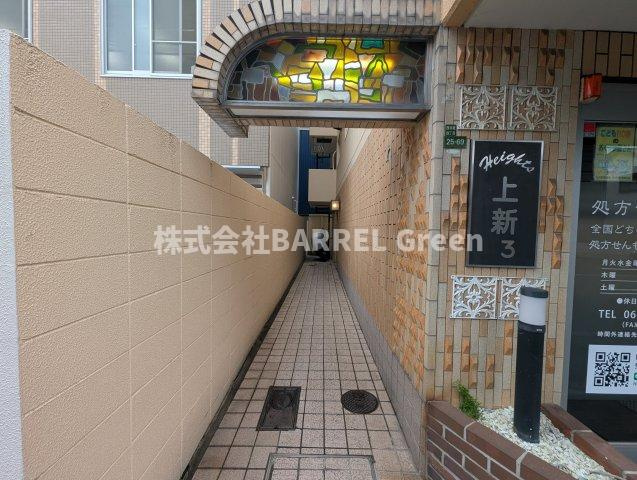 ハイツ上新第三西淡路のエントランス