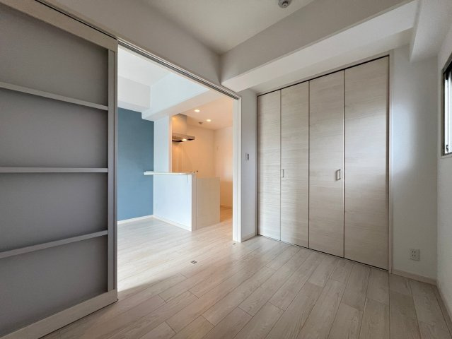 Alivis北梅田の洋室