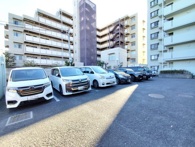 セリオ五番館の駐車場