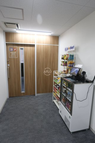 大阪市中央区久太郎町３丁目の事務所のその他共用部分|オフィッツ本町　5階喫煙室、オフィスコンビニ