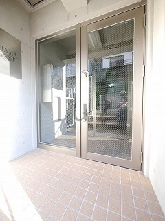 ヨコハマベイウエストのエントランス