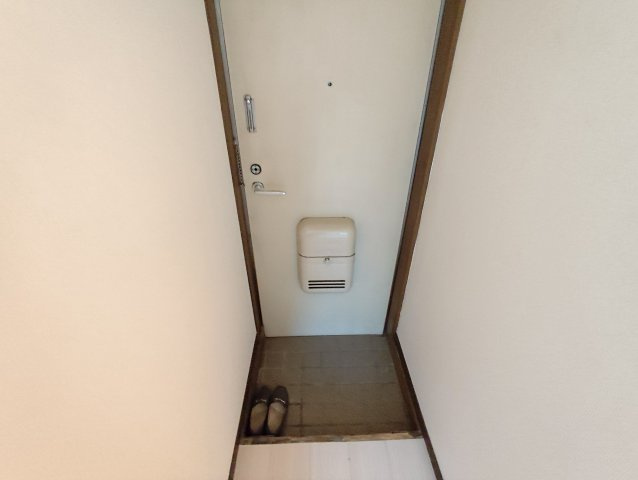 リブレ西新小岩の玄関