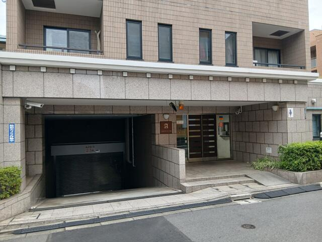 パルロイヤルアレフ赤坂のエントランス