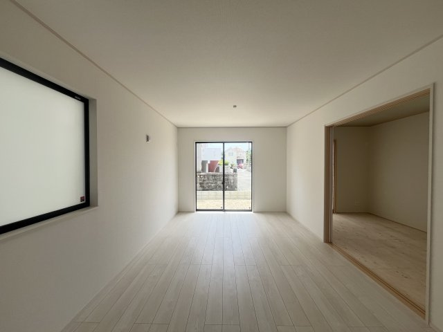 うるま市勝連平安名469番（全3棟）の居間・リビング|※同仕様写真です