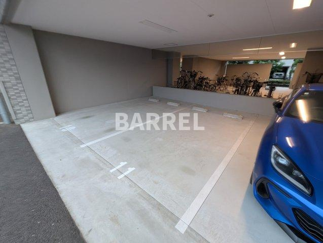 エスリード大阪クレストコートの駐車場