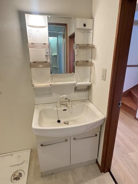 押立貸家の洗面所