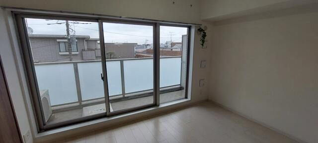 シャレー自由が丘カワベ第１６の寝室|広くて明るい寝室