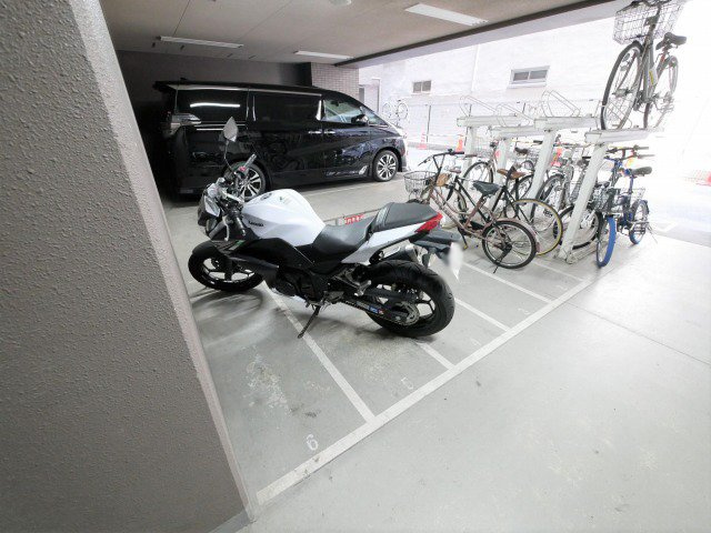 S‐RESIDENCE　Hommachi　Marksの駐車場