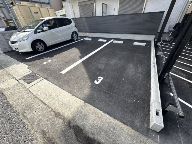 アドマステラス土山の駐車場