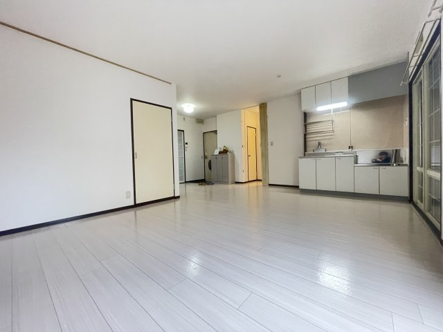 寝屋川市高柳２丁目の賃貸マンションの居間・リビング