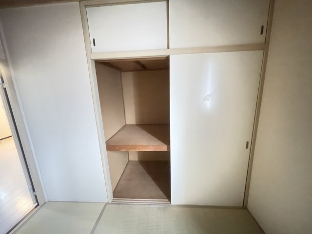 寝屋川市高柳２丁目の賃貸マンションの収納