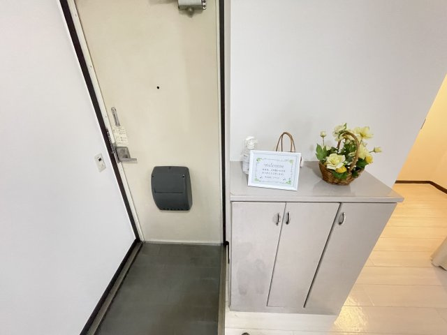 寝屋川市高柳２丁目の賃貸マンションの玄関