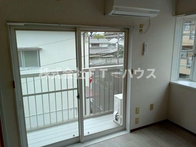 ローズアパートＫ２４番館(K-024)の居間・リビング