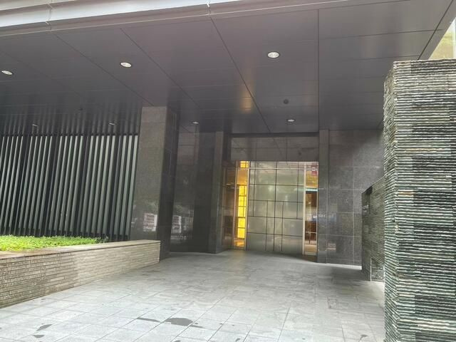 クロスエアタワーのエントランス|落ち着いたエントランスです