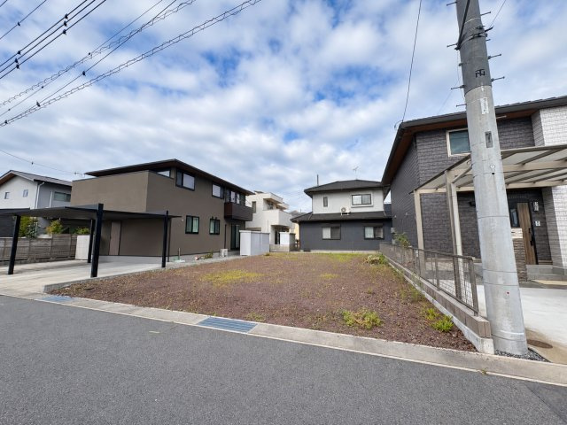 売土地　富士市柳島　173.72㎡（52.55坪）の前面道路含む現地写真