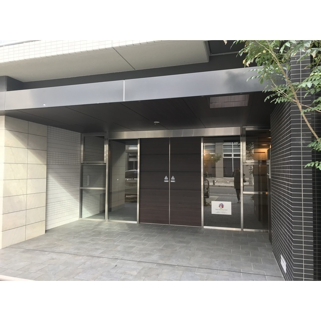 コンフォリア心斎橋EASTのエントランス