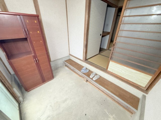 大和高田市岡崎戸建の玄関