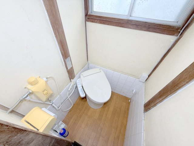 大和高田市岡崎戸建のトイレ