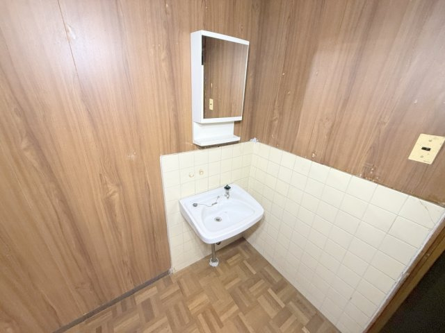 大和高田市岡崎戸建の洗面所