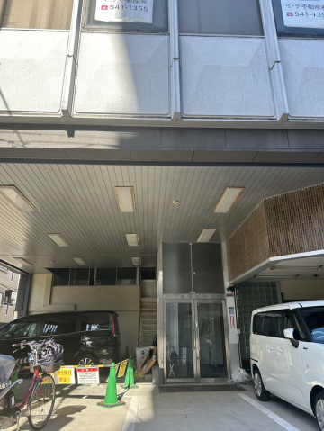 昇和ビルのエントランス