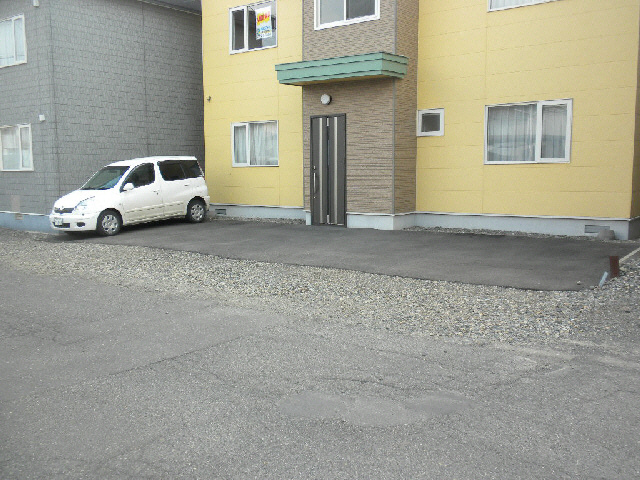 ハイツコマクサの駐車場