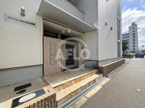 フジパレス山之内VII番館のエントランス