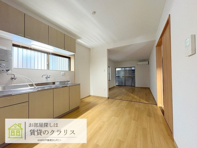 下京区諏訪開町（リノベ）貸家の居間・リビング