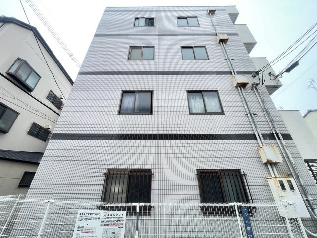 寝屋川市八坂町の賃貸マンションの外観