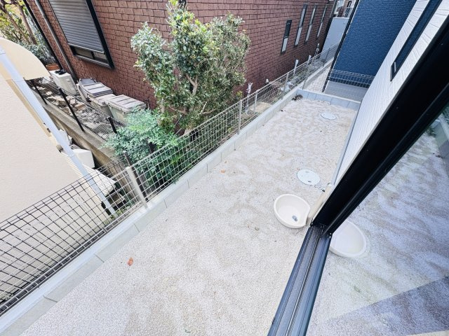 流山市向小金４丁目新築戸建【向小金小学校：9分】の庭|南側庭スペース・立水栓付き