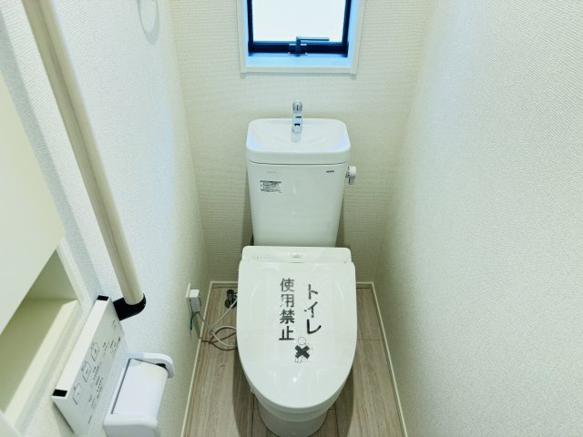 流山市向小金４丁目新築戸建【向小金小学校：9分】のトイレ|温水洗浄暖房便座つきトイレ