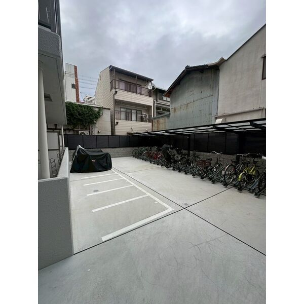 ネスト谷六の駐車場