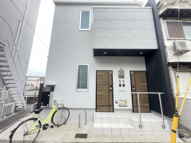 寝屋川市池田新町のアパートの外観