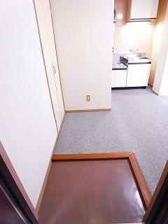 高津マンションの玄関