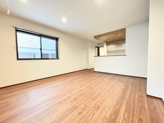 玉川町3丁目戸建の居間・リビング