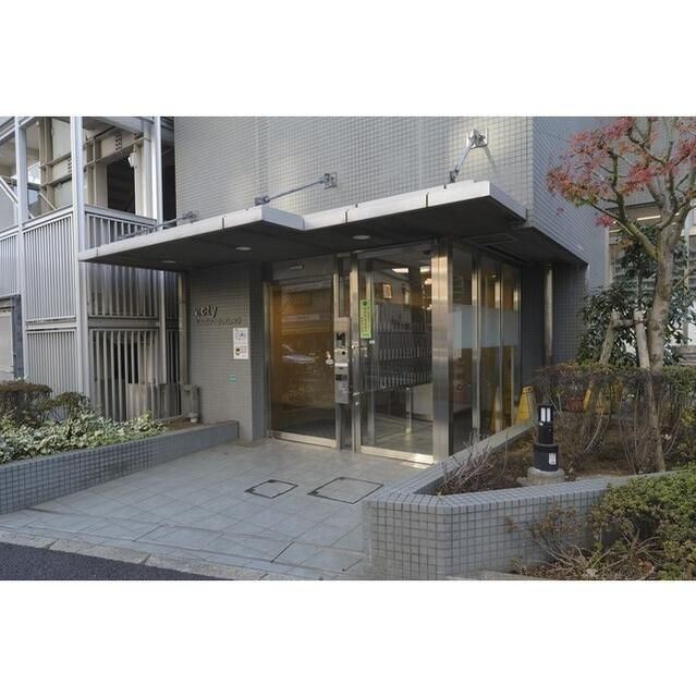 アクティ上池袋のエントランス