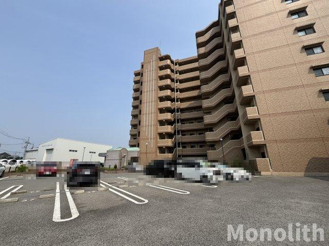 セントレジデンスの駐車場