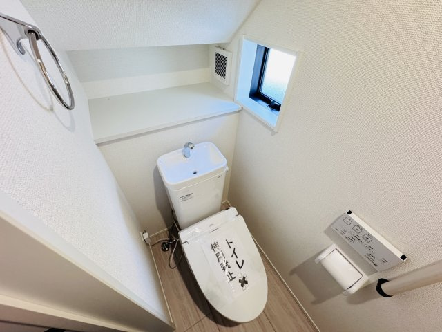 流山市向小金４丁目新築戸建【向小金小学校：9分】のトイレ|温水洗浄暖房便座つきトイレ