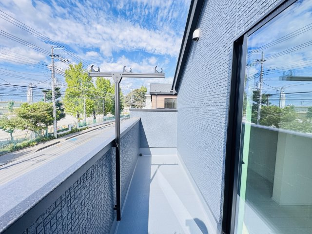 流山市向小金４丁目新築戸建【向小金小学校：9分】のバルコニー|寝室前バルコニー